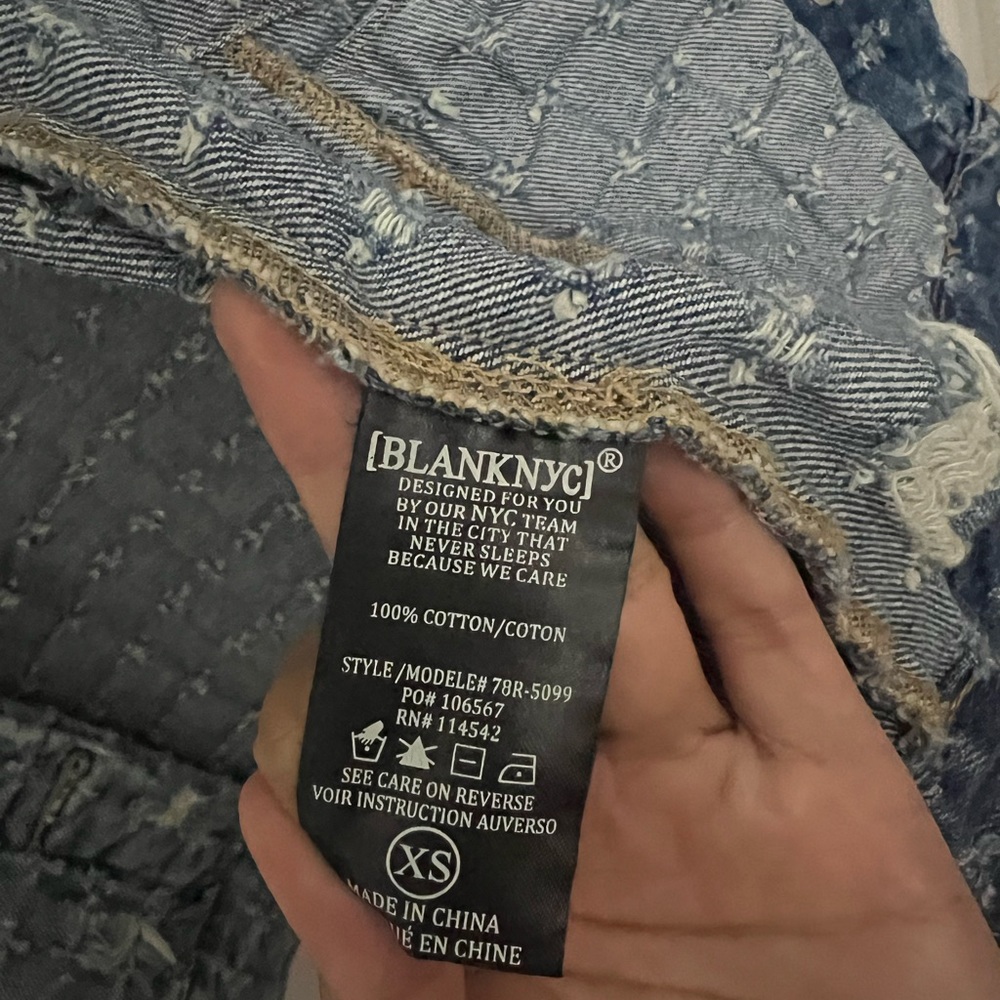 Blank NYC Distressed Denim Trucker Jacket for Women - Size Small - No Flaws - Picture 5 of 7